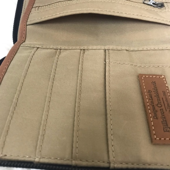 New FJALL RAVEN Passport Wallet - Picture 5 of 6
